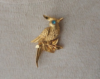 Cockatoo Bird Scarf Pin. Blue Eyed Tropical Parrot Bird Brooch. Figural Bird on a Branch Suit Pin. Gold Toned Tropical Bird Pin.