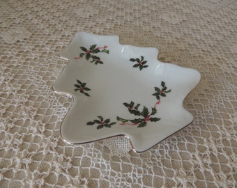 Lefton Tree Candy Dish. Small White Christmas Tree Trinket Dish. Gold Trim Holly Berry Ring Dish. Made in Japan Ceramic Tree Pin Tray.