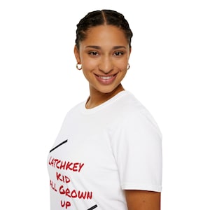 Solo en casa consigo mismo esta divertida camiseta para niños con llave al cuello: Camiseta de humor independiente para adultos, Niños que vuelven del colegio a una casa vacía, Niños de los 80 imagen 17