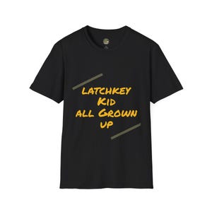 Solo en casa consigo mismo esta divertida camiseta para niños con llave al cuello: Camiseta de humor independiente para adultos, Niños que vuelven del colegio a una casa vacía, Niños de los 80 imagen 11