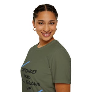 Solo en casa consigo mismo esta divertida camiseta para niños con llave al cuello: Camiseta de humor independiente para adultos, Niños que vuelven del colegio a una casa vacía, Niños de los 80 imagen 16