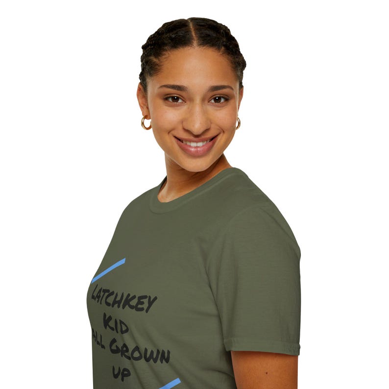 Solo en casa consigo mismo esta divertida camiseta para niños con llave al cuello: Camiseta de humor independiente para adultos, Niños que vuelven del colegio a una casa vacía, Niños de los 80 imagen 16