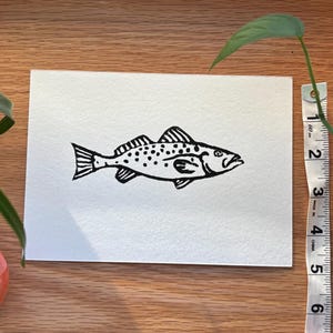 Linogravure de poisson sculpté à la main, petit bloc d'impression, art mural noir et blanc, oeuvre d'art faite main en Floride, cadeau pêcheur de truite mouchetée