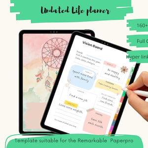 Op de afbeelding: Een ongedateerde levensplanner weergegeven op twee tablets. Eén tablet toont een dromenvanger-ontwerp, de andere een vision board met doelen en categorieën. De planner bevat meer dan 160 pagina's en is een full-color, hyperlinked PDF.