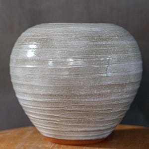 Handmade Textured Stoneware Vase – Neutral White Ceramic Pottery – Modern Rustic Home Decor – Round Artisan Vessel – Minimalist Centerpiece