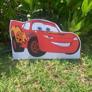 Recortes de Rayo McQueen, decoración de fiesta de coches, fiesta de utilería de McQueen, cumpleaños de fiesta de amigos, fiesta de Rayo McQueen