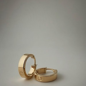 18k Solid Gold Hoop Earrings: Lightweight Fine Jewelry, 19mm