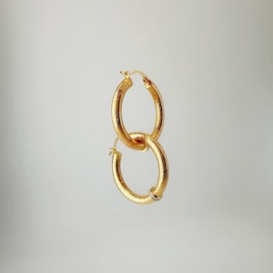 18K Solid Gold Textured Hoop Earrings with Natural Diamonds / Hoop Earrings / Loop Earrings / Fine Jewelry / Gifts For her
