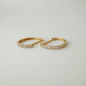 18K Solid Gold Diamond Hoop Earrings / Huggies / 0.1 Carat T.W. Natural Diamond / Minimalist Earrings / Elegant Earrings / Fine Jewelry
