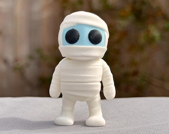 Cute Mummy Figure – 3D Printed Articulated-Design Halloween Decoration – Spooky Desk Buddy, Gift, Party Favor (Age 3+)