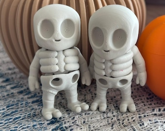3D Printed Articulated Alien Skeleton: Spooky Halloween Desk Decor