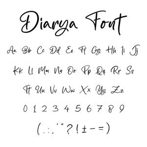 Op de afbeelding: Een handgeschreven lettertype genaamd "Diarya Font" met hoofdletters en kleine letters, cijfers en leestekens.