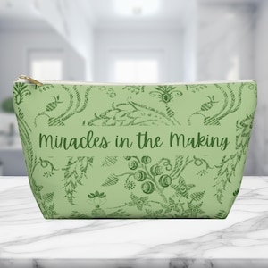 Personalized IVF Medicine Bag: Fertility Treatment Toiletry Pouch