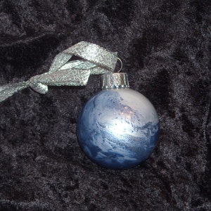 Hand painted glass ornament S17 image 2