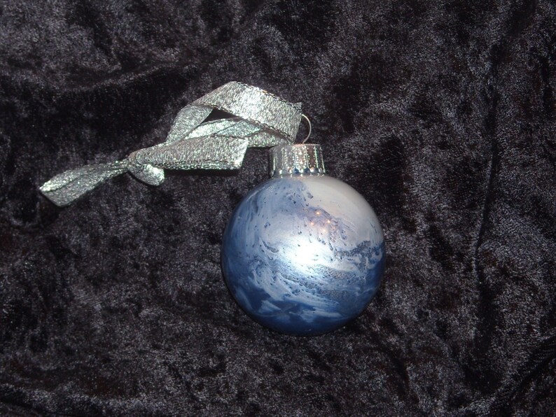 Hand painted glass ornament S17 image 2