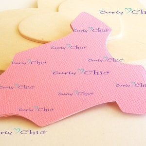 Etiquetas de body para bebé 2.50" -Etiquetas de baby shower -Troqueles de camisa de bebé de papel -Etiquetas de body personalizadas -Decoración de favores de fiesta -Tarjeta de cumpleaños
