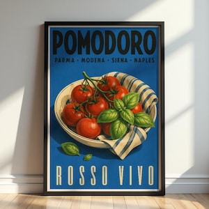 Puede incluir: Una lámina enmarcada con fondo azul que muestra el texto POMODORO PARMA MODENA SIENA NAPLES en la parte superior y ROSSO VIVO en la inferior. Un cuenco forrado con un paño de rayas azules y blancas contiene tomates rojos y albahaca.