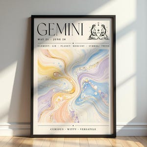 Op de afbeelding: Ingelijste Gemini dierenriemkunstprint. Het kunstwerk toont een wervelend abstract ontwerp in tinten geel, blauw en paars met gouden accenten. De tekst bovenaan luidt "GEMINI" en bevat de data "21 MEI - 20 JUNI". De tekst onderaan luidt "CURIEUS • GEESTIG • VEELZIJDIG".