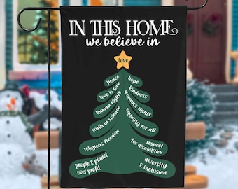 In diesem Haus glauben wir an Liebe, Frieden, Gleichheit, Achtung der Internationalen Rechte, Gartenfahne, Weihnachtsdekoration, inklusive politisches Outdoor-Banner.