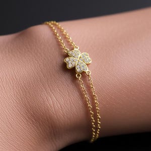 Clover Chain Bracelet Elegant Jewelry Gift For Her Minimalist Four-Leaf Clover Design Stylish Gold Bracelet For Women