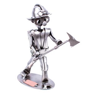 Handgefertigte Feuerwehrmann Skulptur: Schrauben und Muttern Figur