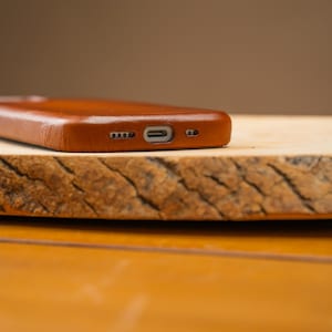 Custodia per iPhone 15 in vera pelle fatta a mano, morbida pelle scamosciata, compatibile con MagSafe