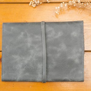 Funda de cuero genuino para agenda con múltiples compartimentos de almacenamiento y elegante soporte seguro para bolígrafos