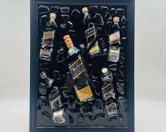 Etiqueta de la minicolección Johnnie Walker con diseño de botella rota