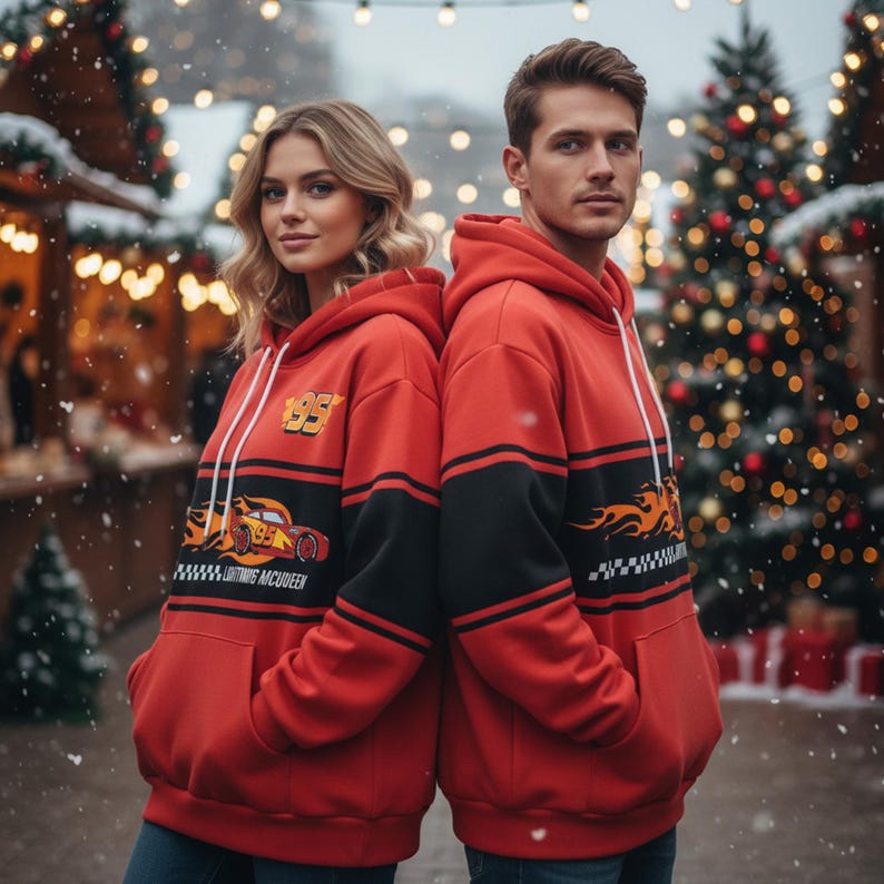 ライトニング・マックィーン フレイムス オールオーバープリント パーカー、スピード・ユー・アー・スピード95 パーカー、ピクサー・カーズ レーストラック パーカー、ラジエーター・スプリングス プルオーバー 画像 1