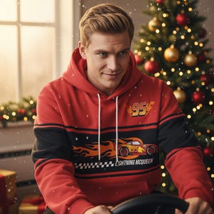 ライトニング・マックィーン フレイムス オールオーバープリント パーカー、スピード・ユー・アー・スピード95 パーカー、ピクサー・カーズ レーストラック パーカー、ラジエーター・スプリングス プルオーバー 画像 4