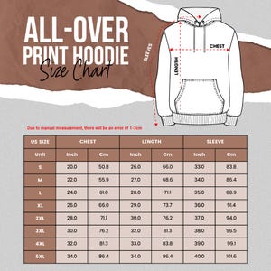 以下が含まれることがあります： 総柄プリントフーディーのサイズチャート。チャートは、胸囲、着丈、袖丈のインチとセンチメートルで測定値を示しています。サイズはSから5XLまでです。