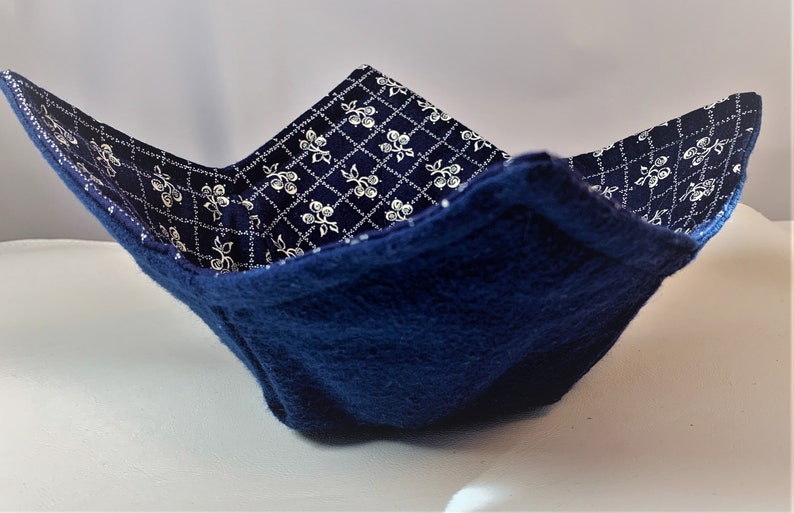 Microwave bowl hot pad Navy blue print
