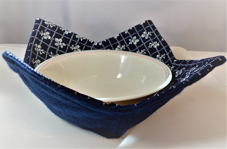 Microwave bowl hot pad Navy blue print