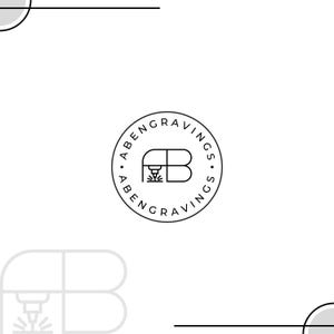 Puede incluir: Un logotipo circular en blanco y negro con el texto ABENGRAVINGS dispuesto en círculo. El centro contiene una letra B estilizada integrada con un icono de máquina de grabado láser, mostrando un rayo láser emitido desde una boquilla.