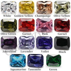 Op de afbeelding: Een verzameling van 12 rechthoekig geslepen edelstenen in verschillende kleuren, waaronder wit, goudgeel, champagne, olijfgroen, olijfgroen, granaat, roze, amethist, lavendel, violet, zwart, aquamarijn, tanzaniet en groen.