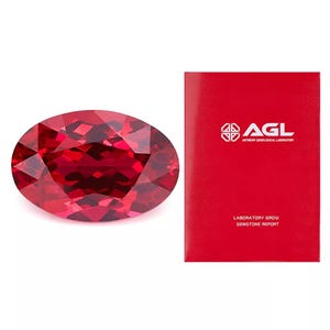 Peut inclure: Une pierre précieuse ovale de couleur rouge foncé avec un rapport de gemme de culture de laboratoire du Antwerp Geological Laboratory (AGL).