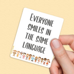 Adesivo "Todos Sorriem na Mesma Língua", Citação Feliz, Diversidade Cultural, Decalque de Vibrações Positivas, Presente Inspirador