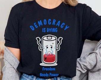 Camiseta "A Democracia Está Morrendo", "A Liberdade Precisa de Poder", "Camiseta de Protesto do 4 de Julho", "Camiseta Política com Engajamento Cívico", "Camiseta Ativista Unissex"