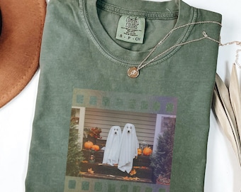 Camiseta de Halloween com estampa de cachorro fantasma, camiseta assustadora com cores confortáveis, camiseta fofa para amantes de cachorros no outono, camiseta de cachorro com estampa de cachorro para a estação assustadora, camiseta retrô com estampa de cachorro para o Halloween