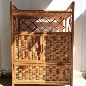 Wicker Cabinet with Legs – 4-Tier Natural Woven Shelf – Handmade Beech Wicker Storage, 2 Doors, 2 Open Shelves, Ready Assembled