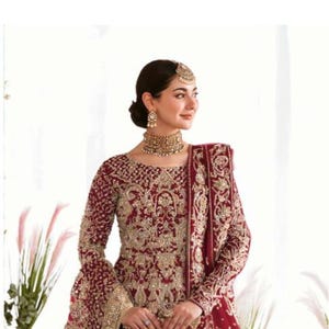 最新のパキスタンのインドのウェディングドレス、イードパーティードレス、刺繍の服、ステッチガウン、メヘンディニッカマキシスーツ、ゲスト衣装、オーダーメイド