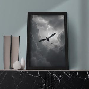 Poster Onix Storm: drago che vola sotto una tempesta, con fulmini. Quarta ala Rebecca Yarros - Stampa artistica da parete - Amante dei libri - Fiamma di ferro