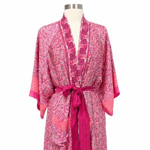 Rosa-blauer Paisley-Bademantel, knielanger Mantel, Resort-Loungewear, Geschenk für Brautjungfern, Frühling