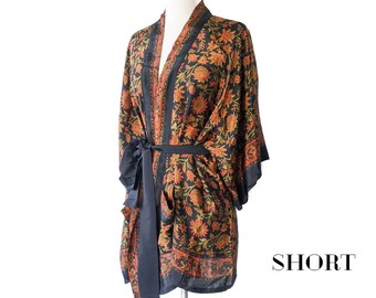 Accappatoio con girasoli, accappatoio di seta, accappatoio floreale di seta, spolverino al ginocchio, giacca estiva leggera, abbigliamento da casa floreale, regalo per damigella d'onore, accappatoio nero