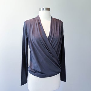 Gola alta de bambu, blusa envolvente de manga comprida, camiseta envolvente de gola V, gola alta de manga comprida, blusa de algodão orgânico, roupa ecológica, camiseta drapeada, blusa de amamentação, ioga
