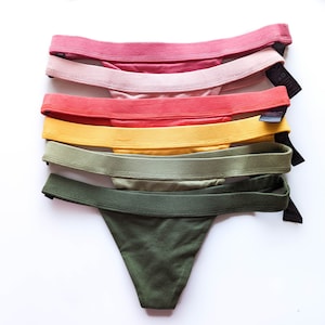 High-leg briefs in organic Liberty Fabric print - 100% compostable!