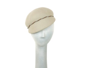 Off White Newsboy Cap, Womens Hat, Off White Cap, Felt Hat Womens Hat, Newsboy Hat, Ladies Hat, Ladies Cap, Womens Cap Brim Hat