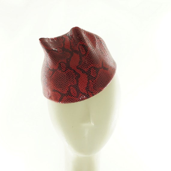 Red Snakeskin Lambskin Leather Hat: Handmade Couture  display picture 1