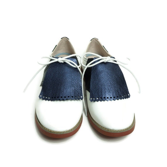 Navy blue and hot sale white saddle shoes