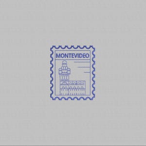 Puede incluir: Un diseño de sello postal azul con la palabra "MONTEVIDEO" en la parte superior. El sello presenta una ilustración detallada de un edificio con una torre y ventanas arqueadas. El fondo es gris texturizado.